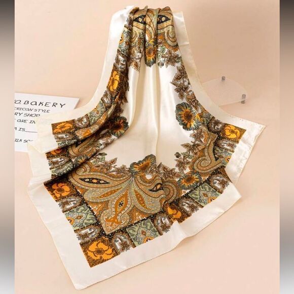 White and Gold Scarf S46 - Picture 2 of 4